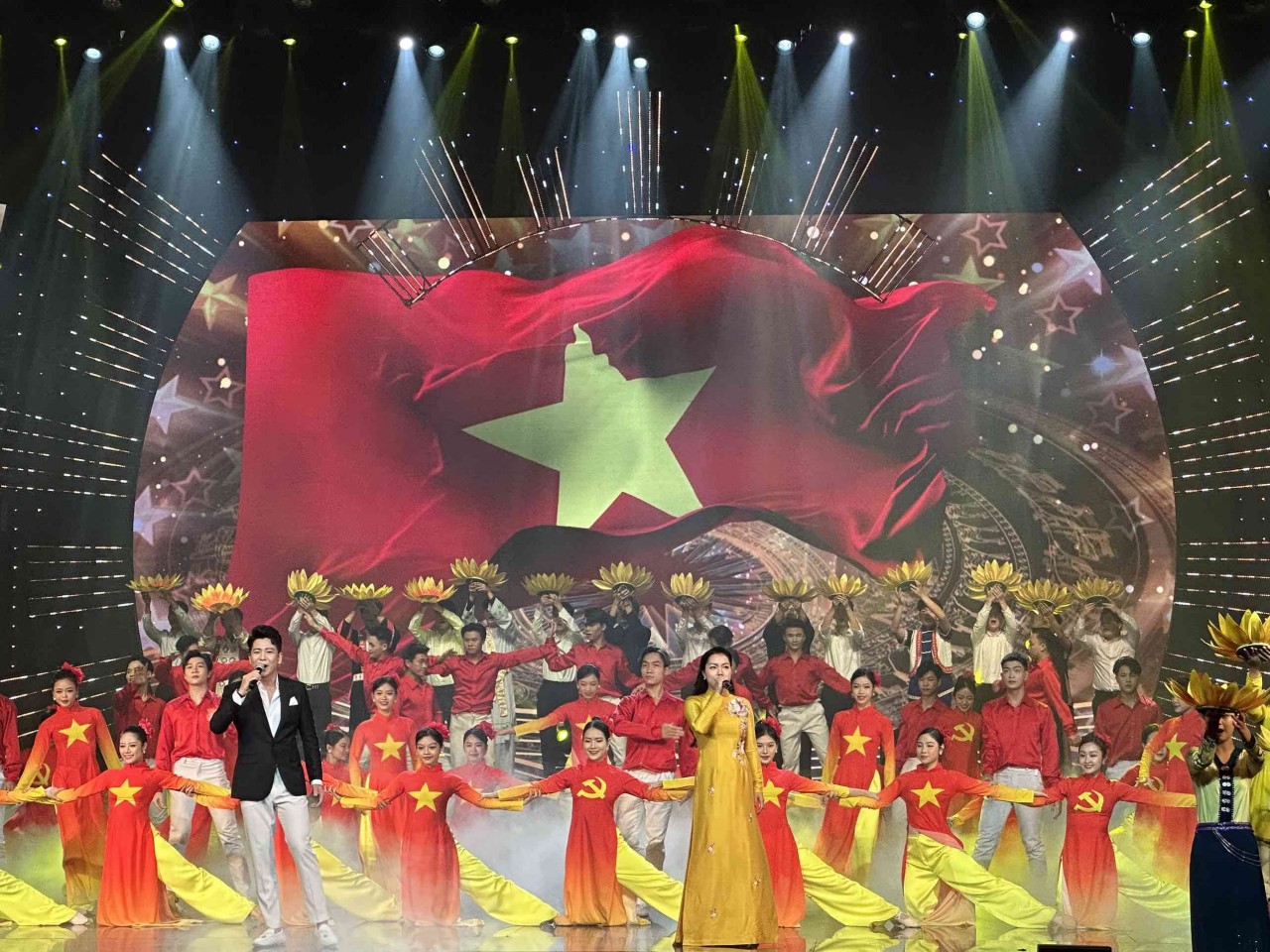 Lễ công bố và trao Giải Búa liềm vàng lần thứ VIII - năm 2023 Lễ công bố và trao Giải Búa liềm vàng lần thứ VIII năm 2023