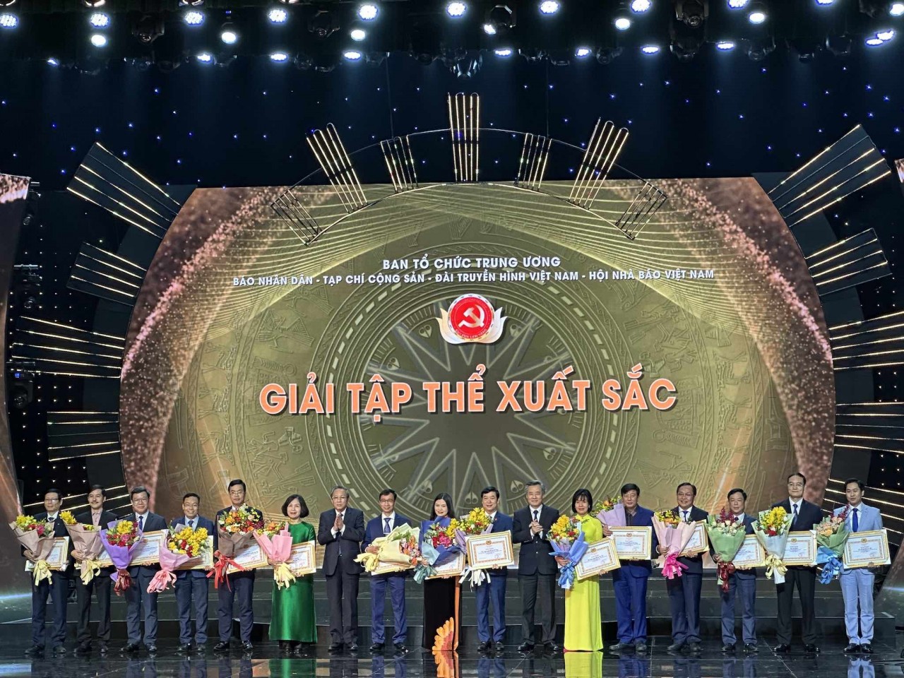 Lễ công bố và trao Giải Búa liềm vàng lần thứ VIII - năm 2023 Lễ công bố và trao Giải Búa liềm vàng lần thứ VIII - năm 2023