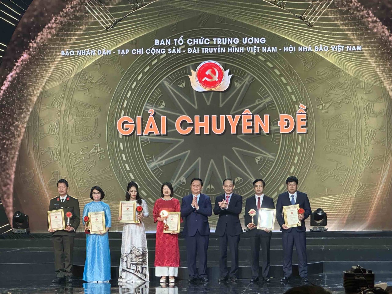 Lễ công bố và trao Giải Búa liềm vàng lần thứ VIII - năm 2023 Lễ công bố và trao Giải Búa liềm vàng lần thứ VIII - năm 2023