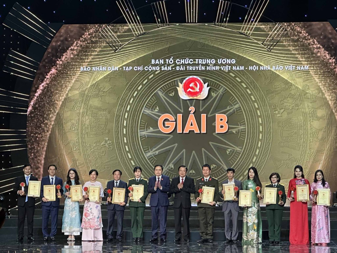 Lễ công bố và trao Giải Búa liềm vàng lần thứ VIII - năm 2023 Lễ công bố và trao Giải Búa liềm vàng lần thứ VIII - năm 2023