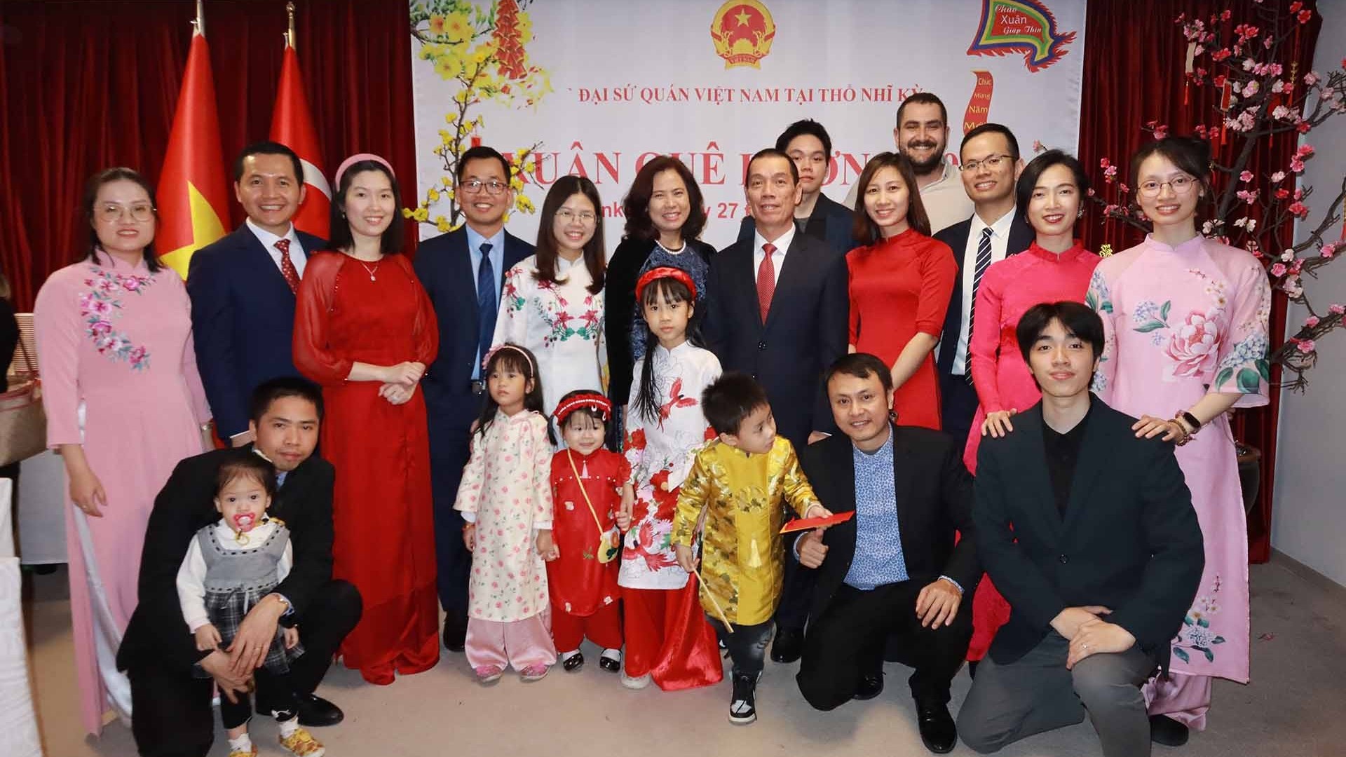 dam da ban sac dan toc chuong trinh xuan que huong tai tho nhi ky