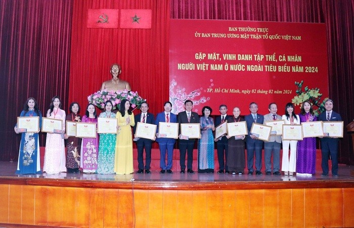 Xuân Quê hương 2024: Vinh danh các tập thể, cá nhân kiều bào tiêu biểu có đóng góp cho đất nước