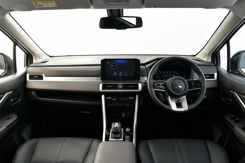 Cận cảnh Mitsubishi Xpander HEV vừa ra mắt tại Thái Lan, giá từ 626 triệu đồng