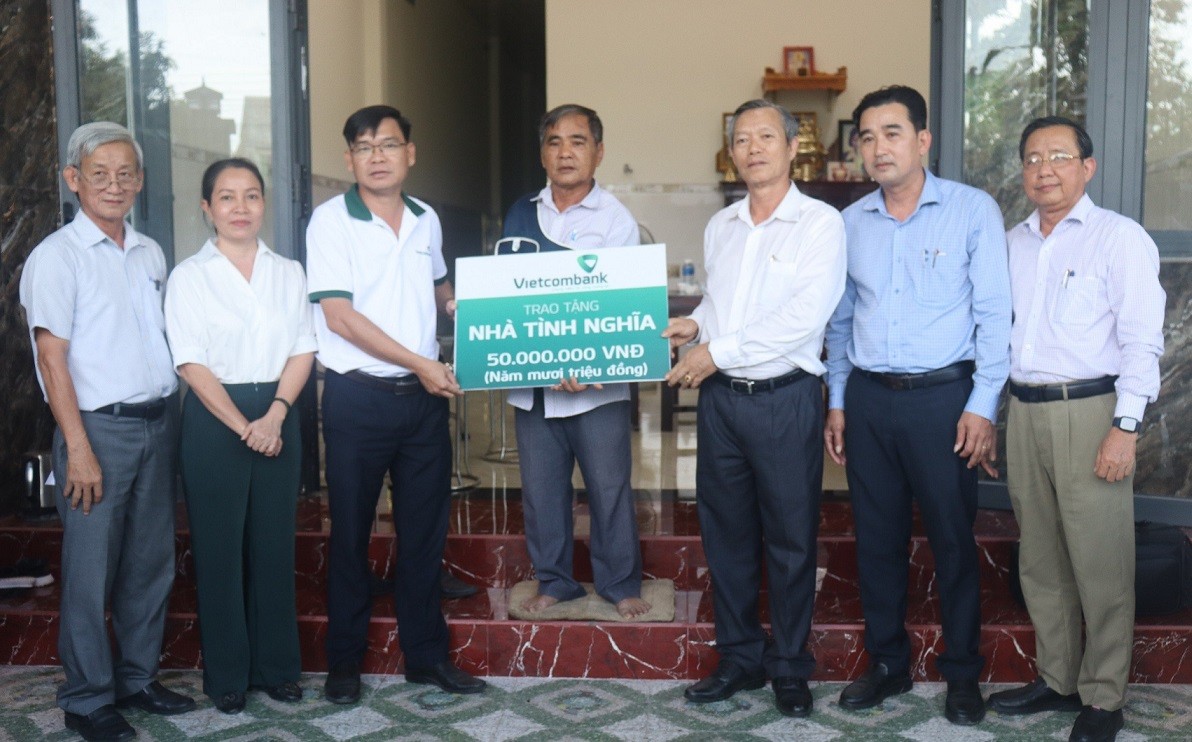 Tết Nguyên đán Giáp Thìn 2024, Ngân hàng Vietcombank tặng nhà cho nhiều hộ nghèo an cư đón Năm mới