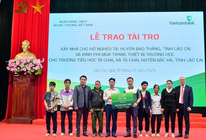 Vietcombank khánh thành nhiều ngôi nhà tặng người nghèo an cư đón Tết
