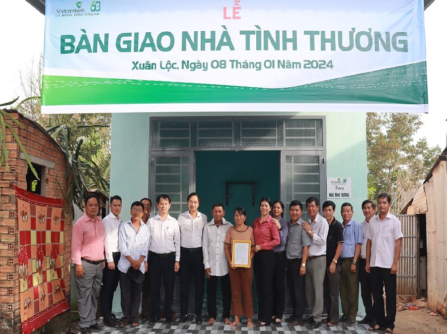 Vietcombank khánh thành nhiều ngôi nhà tặng người nghèo an cư đón Tết