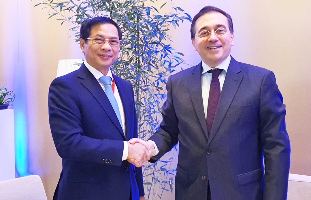 Đề nghị Tây Ban Nha giúp thúc đẩy EC sớm gỡ bỏ thẻ vàng IUU đối với thủy sản Việt Nam Đề nghị Tây Ban Nha giúp thúc đẩy EC sớm gỡ bỏ thẻ vàng IUU đối với thủy sản Việt Nam