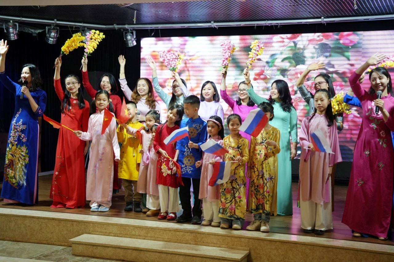 Đại sứ quán Việt Nam tại Nga tổ chức chương trình Xuân Quê hương và kỷ niệm ngày thành lập Đảng tại Nga Đại sứ quán Việt Nam tại Nga tổ chức chương trình Xuân Quê hương và kỷ niệm ngày thành lập Đảng tại Nga