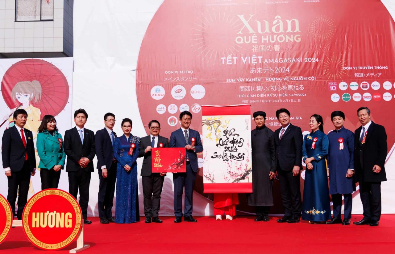 Các vị đại biểu tham dự Khai mạc Tết Việt Amagasaki 2024. (Ảnh: An Trung)