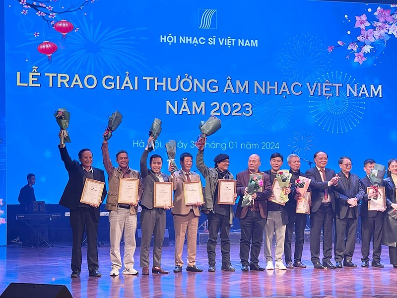 Nhà thơ Nguyễn Đăng Độ và Nhạc sỹ Phan Huy Hà cùng các tác giả xuất sắc tại Lễ trao giải thưởng âm nhạc Việt Nam năm 2023. Nhà thơ Nguyễn Đăng Độ và Nhạc sỹ Phan Huy Hà cùng các tác giả xuất sắc tại Lễ trao giải thưởng âm nhạc Việt Nam năm 2023.