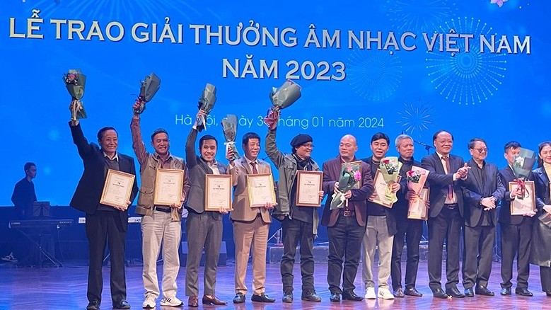 Bài thơ ‘Cõng Chữ Về Bản’ của Nhà thơ Nguyễn Đăng Độ đã đi vào ca khúc xuất sắc đạt giải thưởng âm nhạc 2023