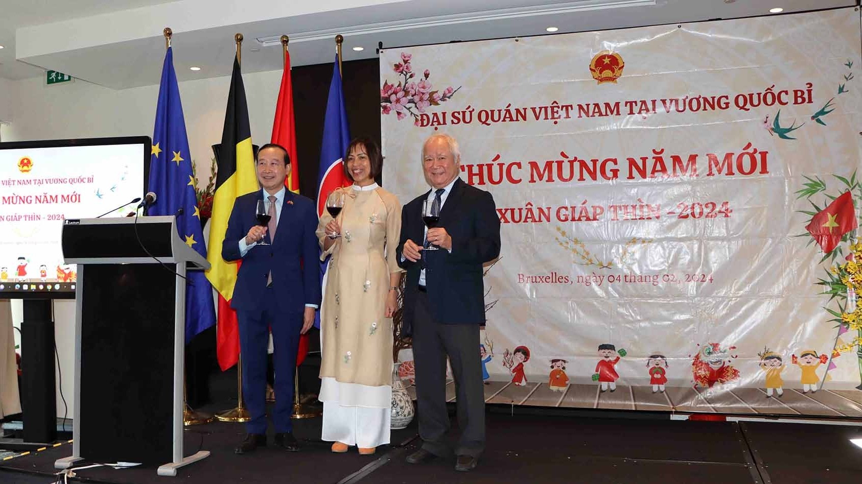 tet cong dong mung xuan giap thin 2024 tai bi am ap va dam da ban sac dan toc