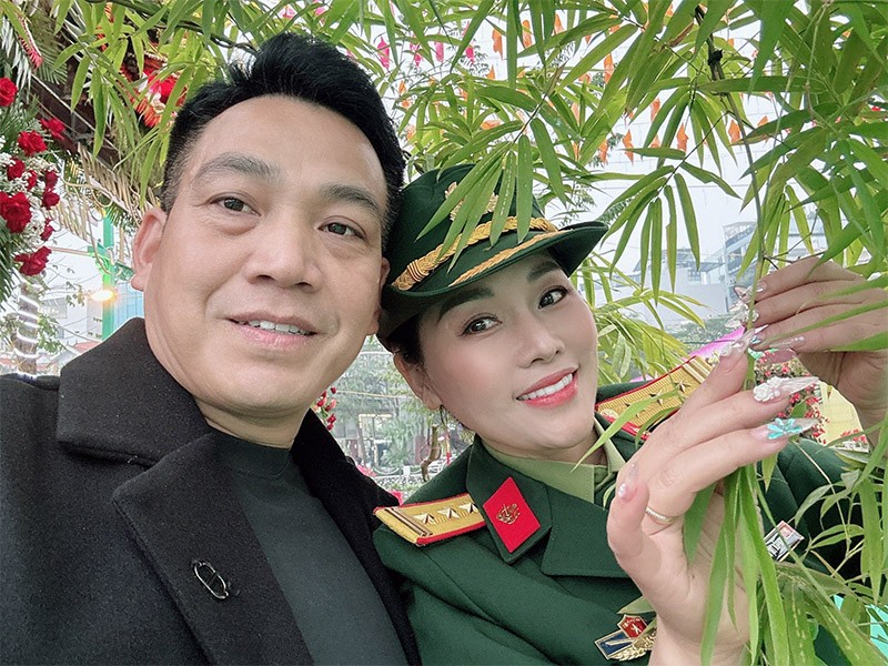 NSƯT Hương Giang cùng Nhà báo Vương Xuân Nguyên.