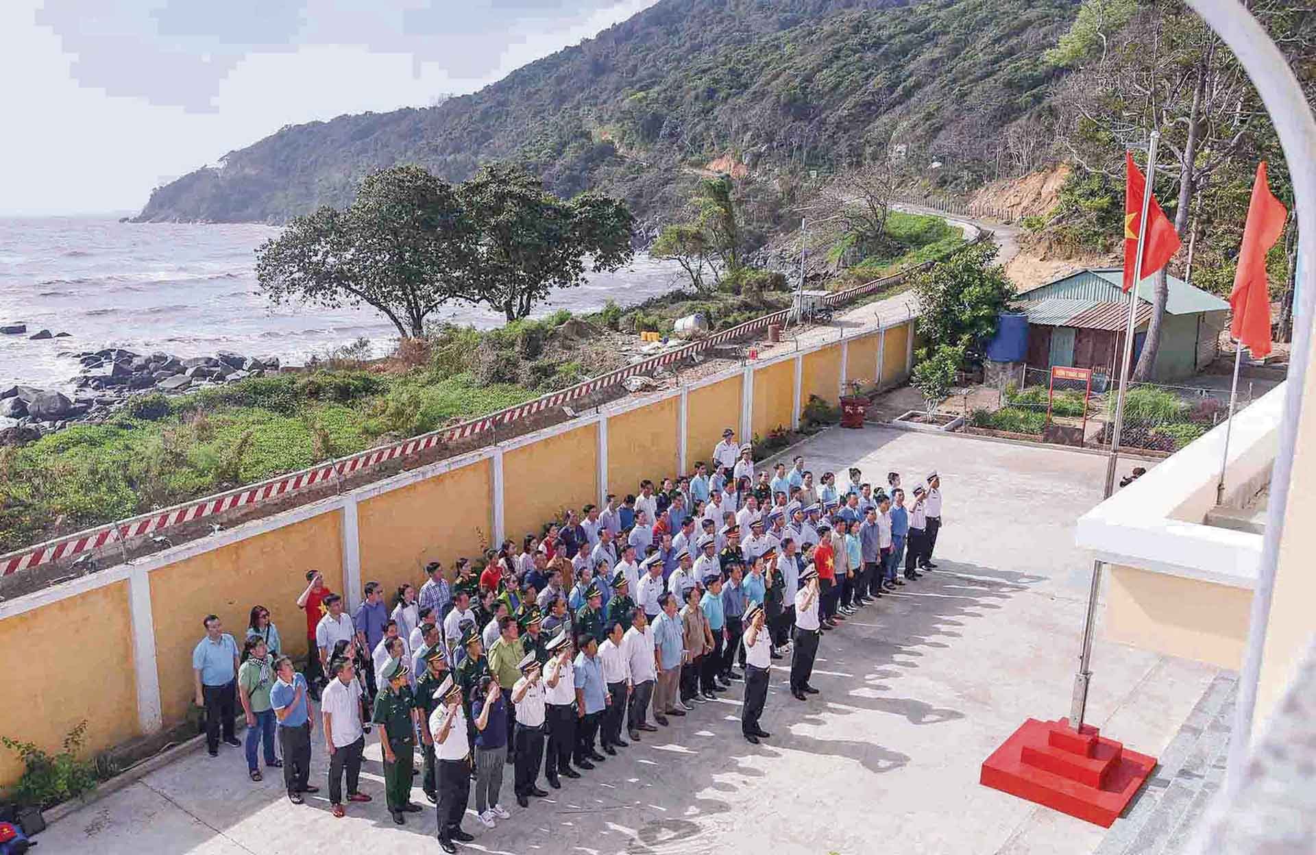 Chở Tết ra đảo