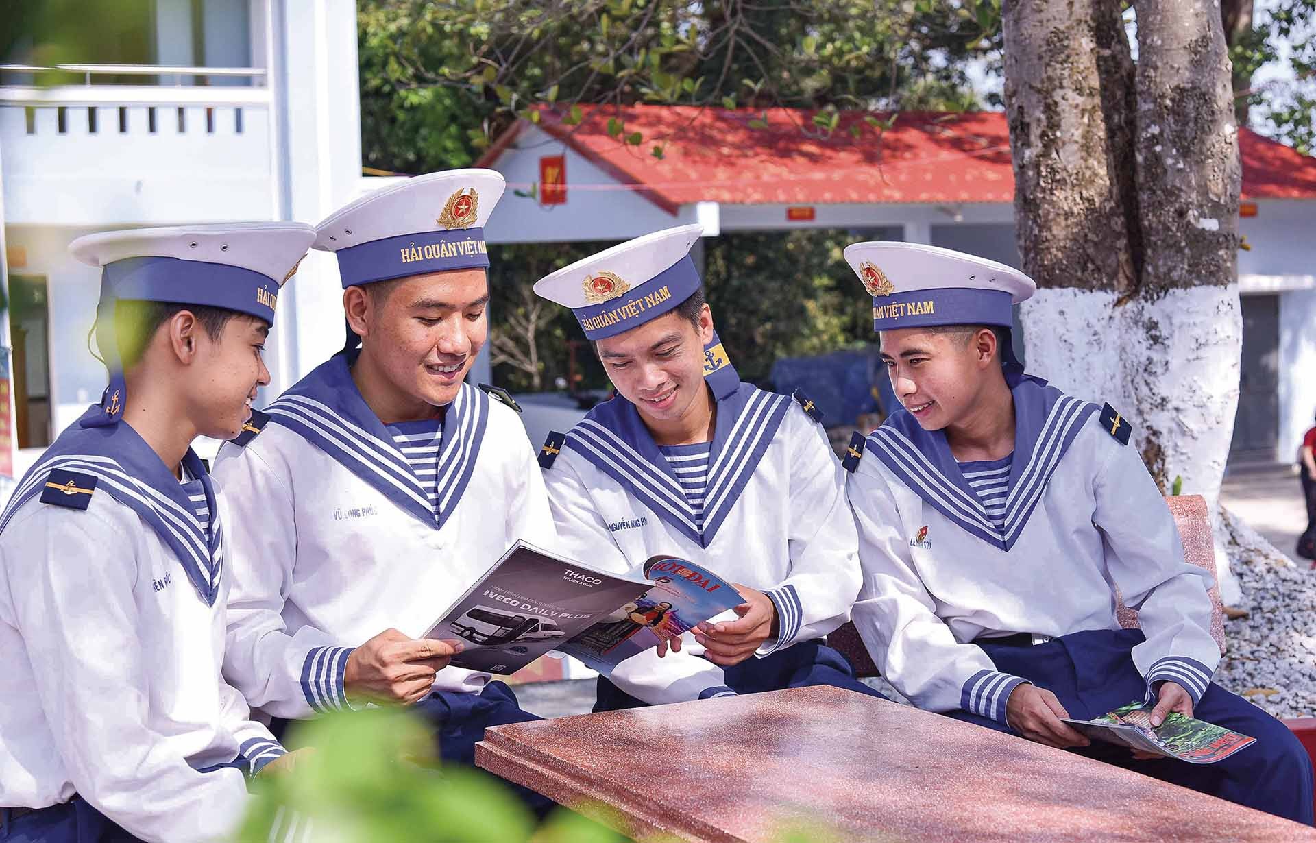 Chở Tết ra đảo