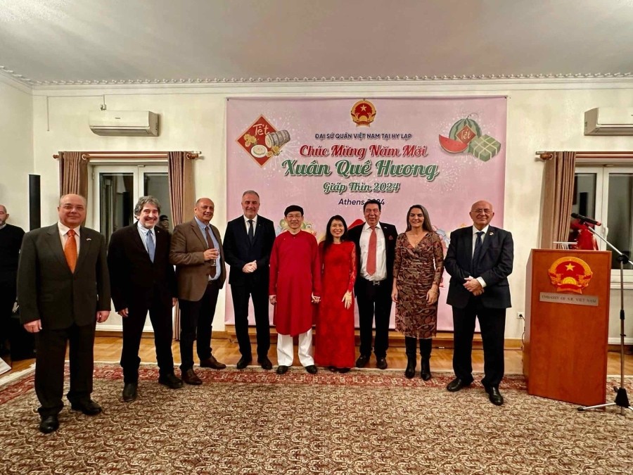 Xuân quê hương ấm áp tại Đại sứ quán Việt Nam tại Hy Lạp Xuân quê hương ấm áp tại Đại sứ quán Việt Nam tại Hy Lạp