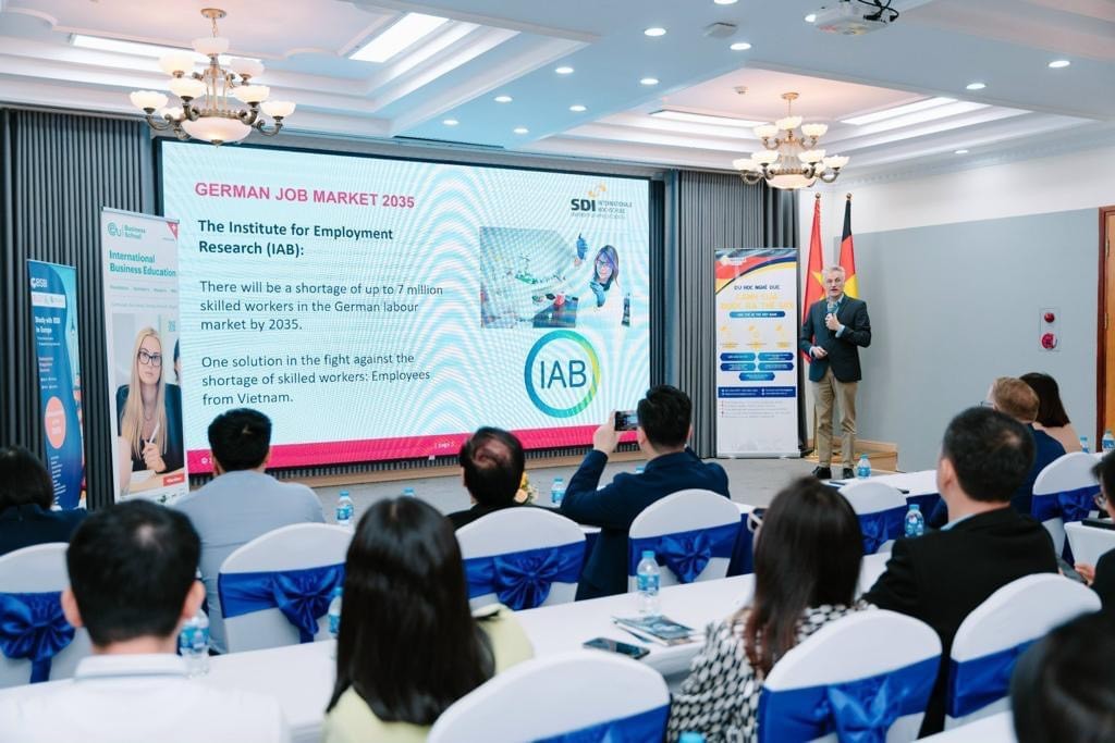 Hội thảo về du học tại Đại học Quốc gia Hà Nội. (Ảnh: NVCC) Hội thảo về du học tại Đại học Quốc gia Hà Nội. (Ảnh: NVCC)