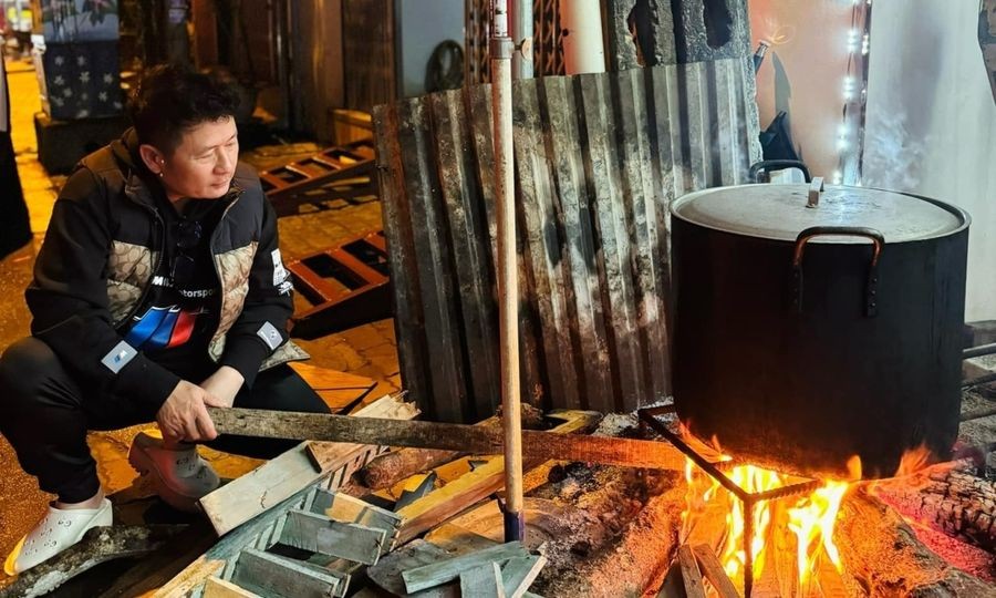 Sao Việt gói bánh chưng... Sao Việt gói bánh chưng...