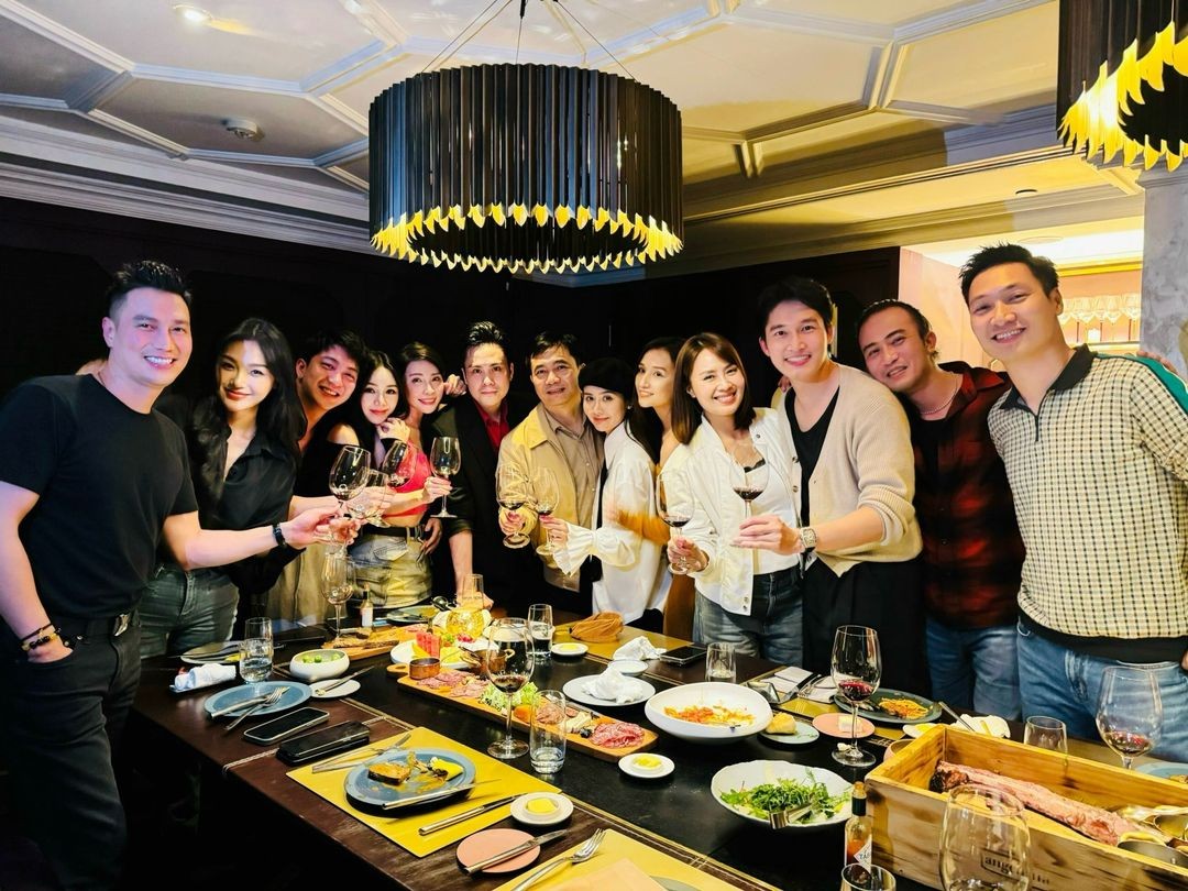 Sao Việt gói bánh chưng... Sao Việt gói bánh chưng...