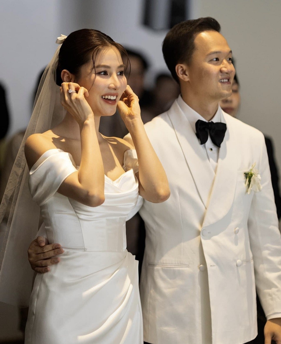 Diễm My 9X khoe ảnh biệt thự sang trọng được trang hoàng chu đáo đón Tết Nguyên đán Diễm My 9X khoe ảnh biệt thự sang trọng được trang hoàng chu đáo đón Tết Nguyên đán