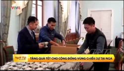 Đại sứ quán Việt Nam tại LB Nga tặng quà Tết cho cộng đồng vùng xung đột