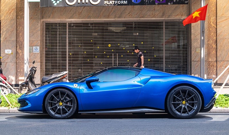 Cận cảnh siêu xe Ferrari 296 GTS vừa về Việt Nam, giá hơn 31 tỷ đồng