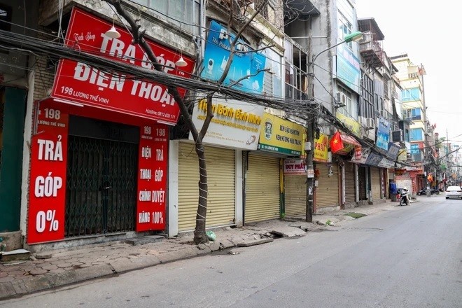 Các hàng quán trong ngày hôm nay hầu hết đã đóng cửa. (Ảnh: Minh Hiếu/Vietnam+)