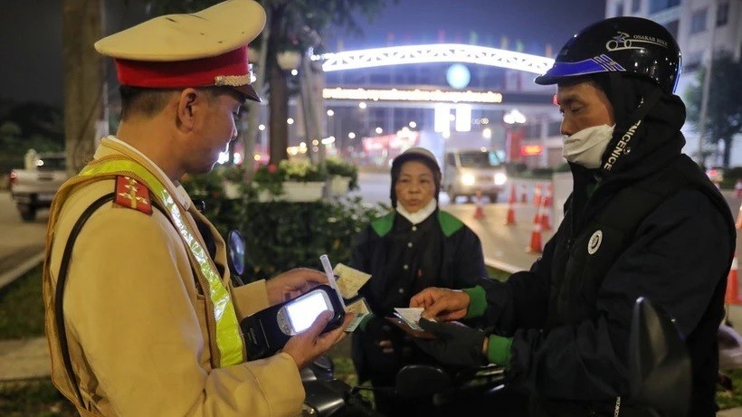 Vi phạm nồng độ cồn đối với người điều khiển ô tô, xe máy, xe đạp bị xử lý thế nào?