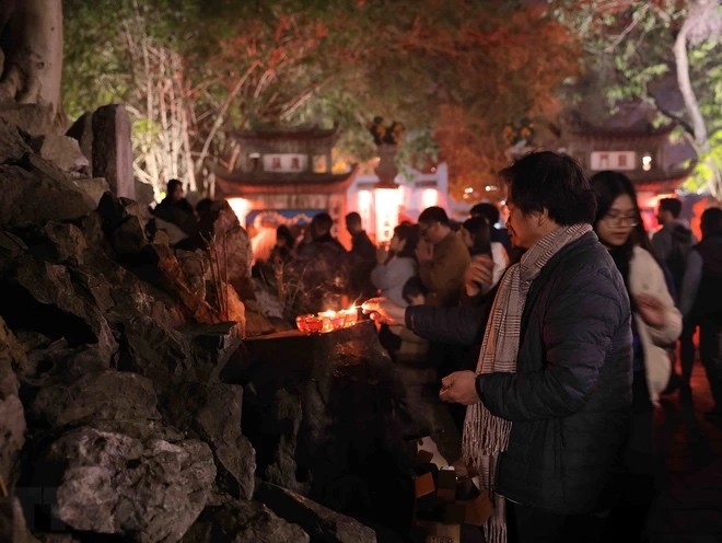 Hàng nghìn du khách ‘xông đất’ Đà Nẵng dịp năm mới Giáp Thìn 2024