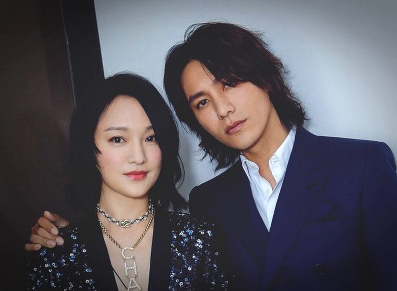 Cbiz: Châu Tấn và Trần Khôn chụp ảnh mừng năm mới Giáp Thìn 2024