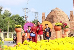 Người dân Vĩnh Long rộn ràng đón Tết