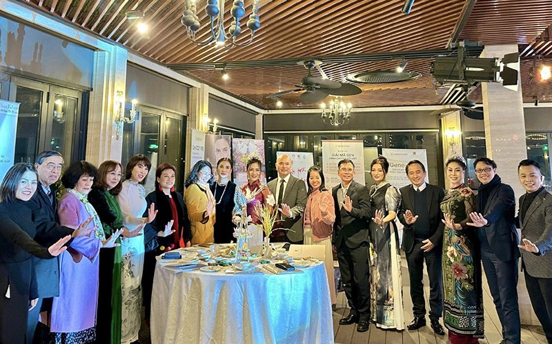 Khách mời tham dự “Tiệc trà thanh xuân”.