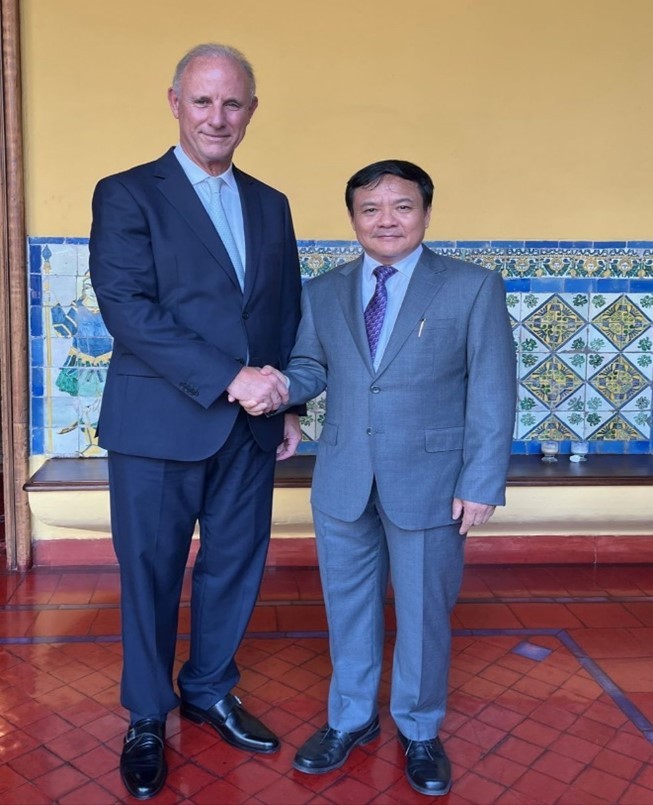 Đại sứ Bùi Văn Nghị trình Thư uỷ nhiệm lên Tổng thống Peru