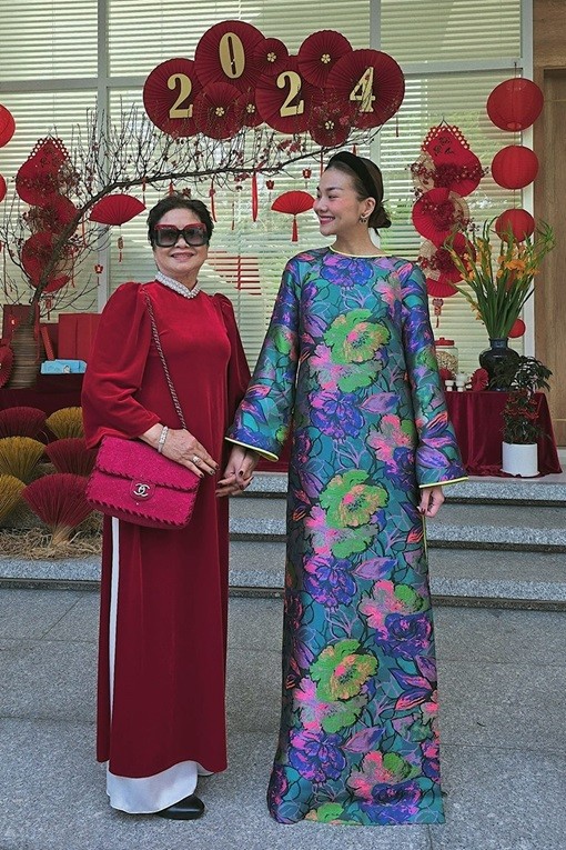 Thanh Hằng và chồng nhạc trưởng đón Tết đầu về chung nhà cùng gia đình Thanh Hằng và chồng nhạc trưởng đón Tết đầu về chung nhà cùng gia đình