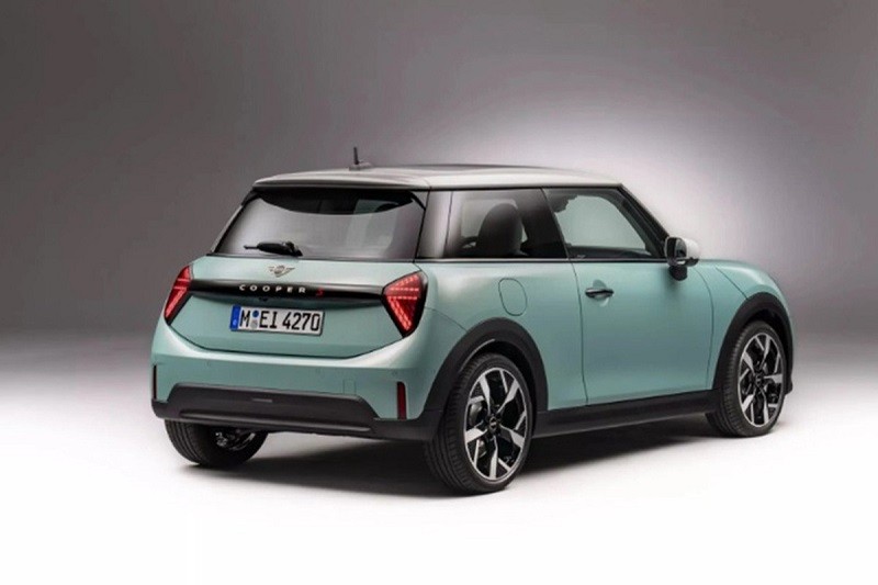 Cận cảnh MINI Cooper 2025 vừa ra mắt, giá khoảng 707 triệu đồng