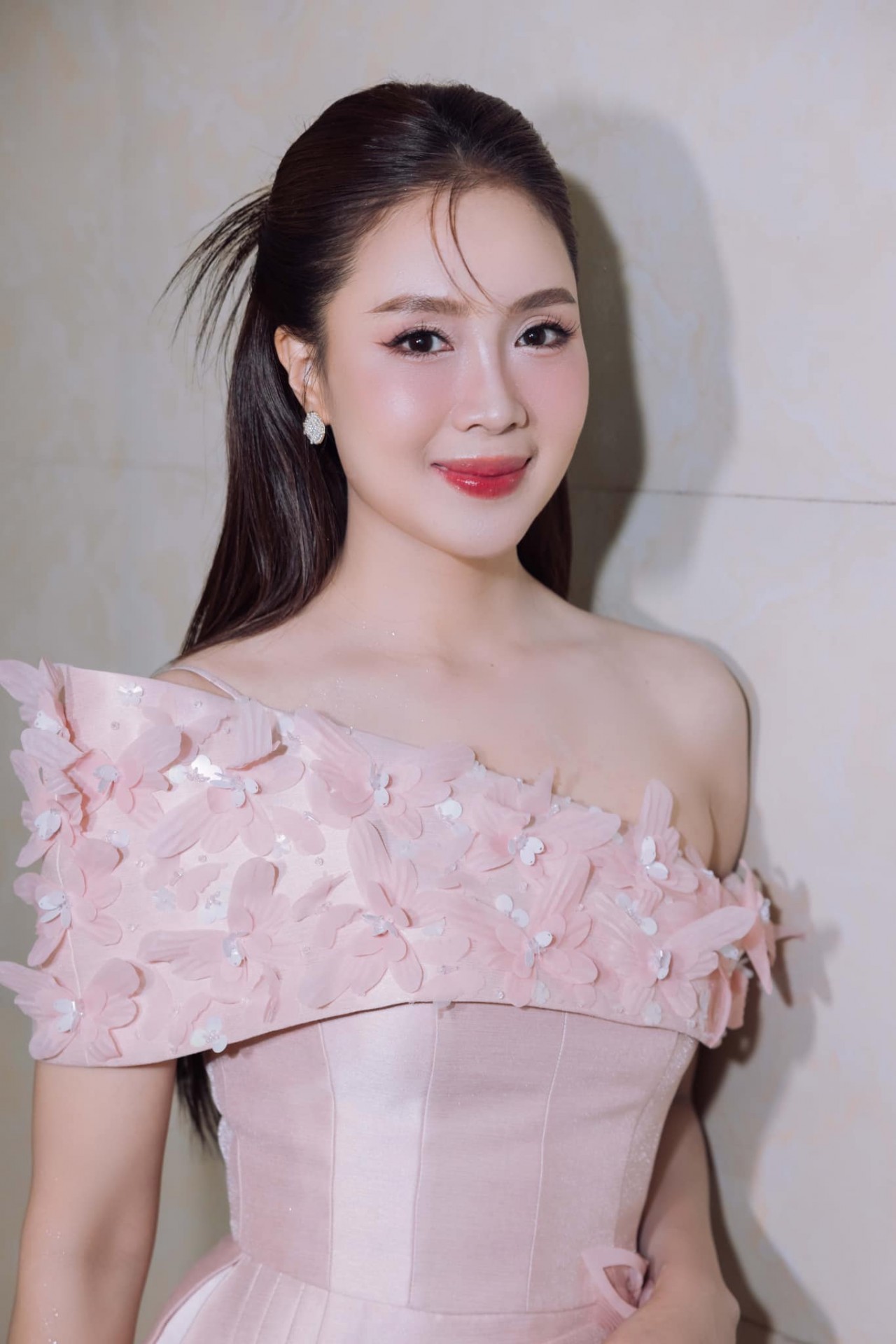 Diễn viên Hồng Diễm