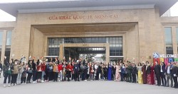 TP. Móng Cái chào đón đoàn khách quốc tế đầu tiên năm Giáp Thìn 2024