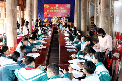 Lễ khai bút ý nghĩa ở quê hương bà chúa thơ Nôm