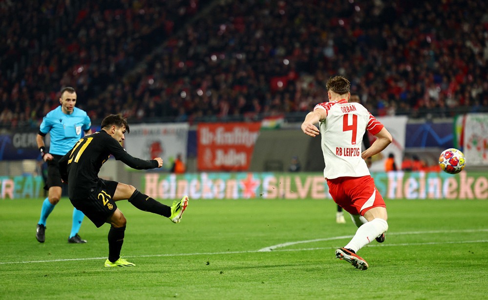 Sang đầu hiệp 1, Brahim Diaz khai thông bế tắc với màn solo ghi bàn tuyệt đỉnh.