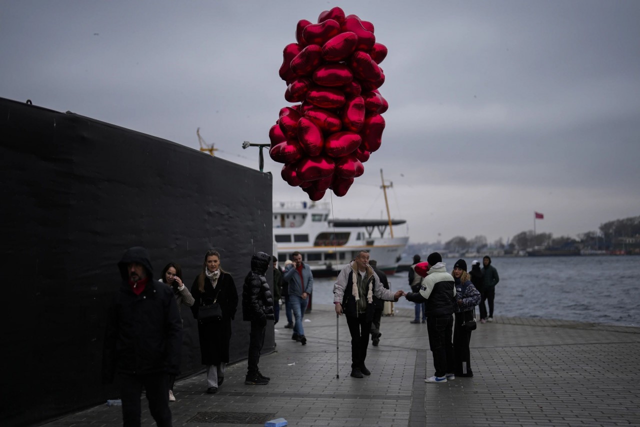 Những khoảnh khắc ngọt ngào trong ngày Valentine trên khắp thế giới