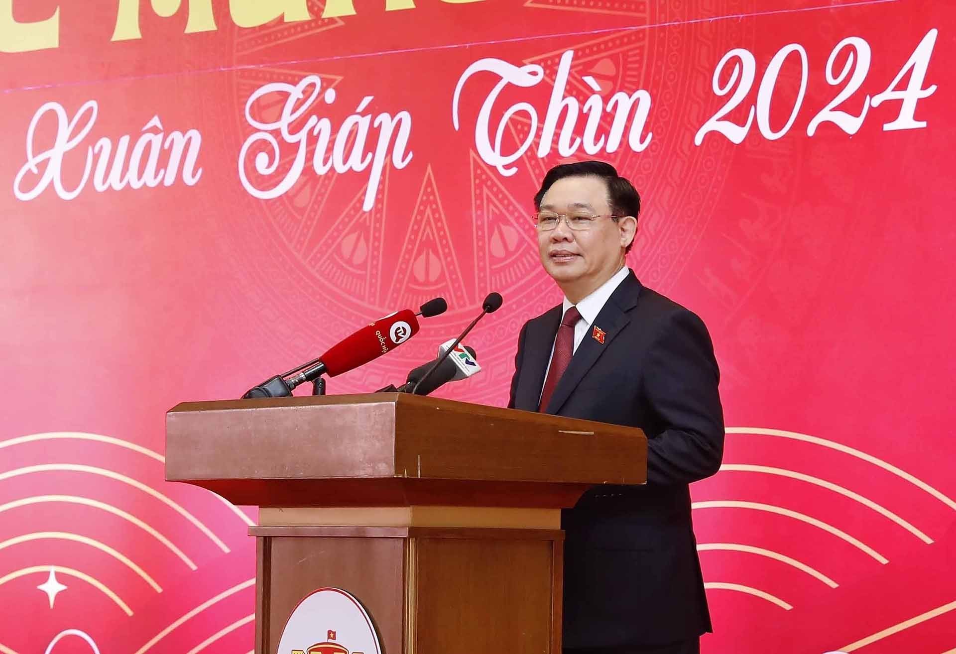 Chủ tịch Quốc hội Vương Đình Huệ chúc Tết cán bộ, công chức, viên chức, người lao động Văn phòng Quốc hội và các cơ quan của Quốc hội. (Nguồn: TTXVN)