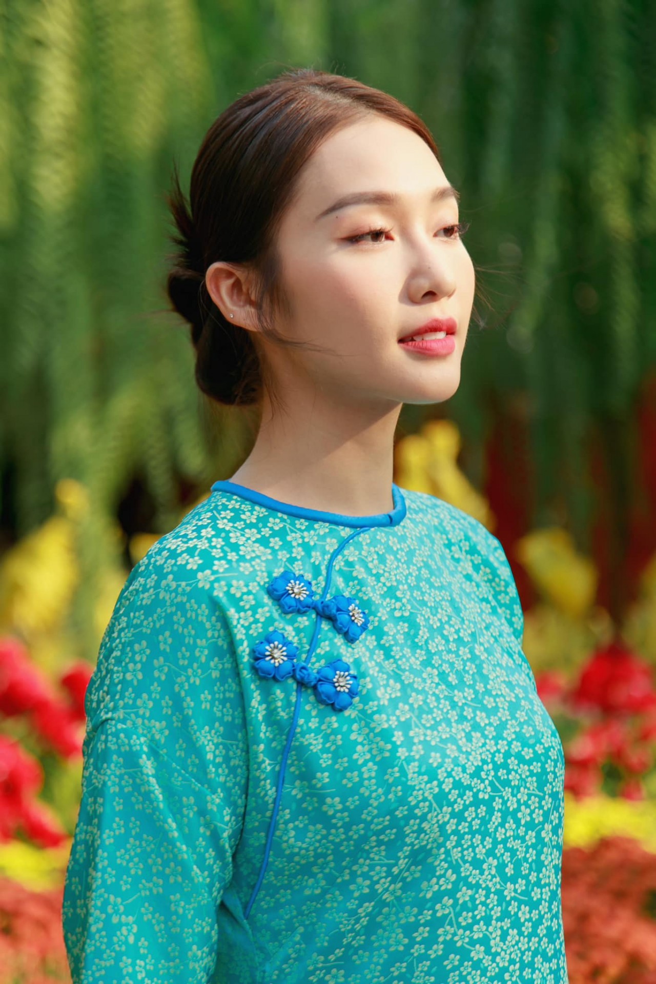 Khi diễn viên Khả Ngân diện áo dài