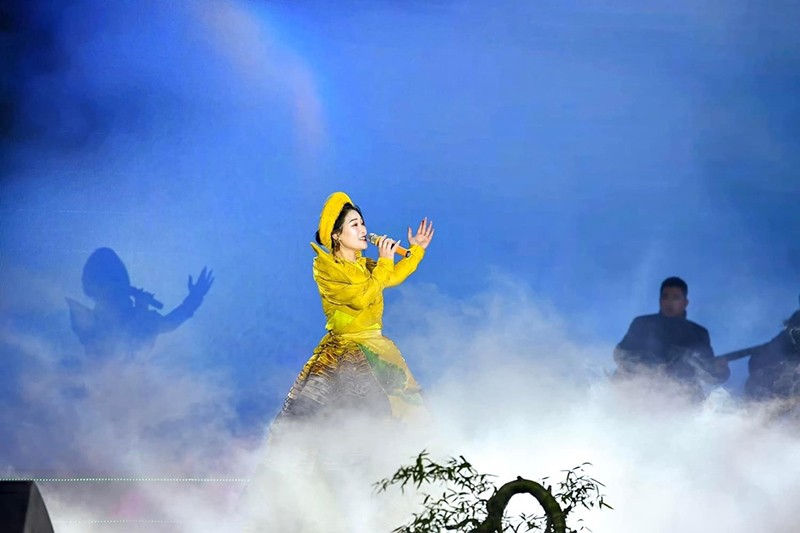 Làng lúa, làng hoa tươi xanh thêm trong ‘mùa xuân’ của giọng ca NSƯT Hương Giang Làng lúa, làng hoa tươi xanh thêm trong ‘mùa Xuân’ của giọng ca NSƯT Hương Giang