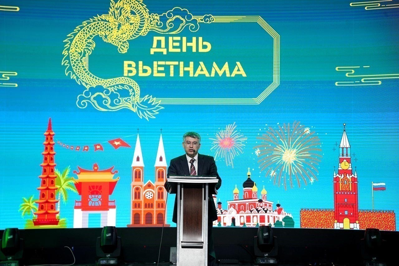 Ông Vương Đắc Thắng - Tùy viên quốc phòng Việt Nam tại LB Nga phát biểu chào mừng tại Chương trình. (Nguồn: TTXVN)