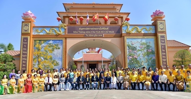 Thủ tướng Thái Lan thăm Khu tưởng niệm Chủ tịch Hồ Chí Minh ở tỉnh Nakhon Phanom Thủ tướng Thái Lan thăm Khu tưởng niệm Chủ tịch Hồ Chí Minh ở tỉnh Nakhon Phanom