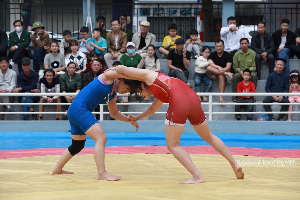 Hừng hực sức trẻ trên sới vật mùa xuân Bắc Ninh