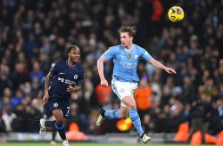 Man City chật vật 'thoát hiểm' trước Chelsea