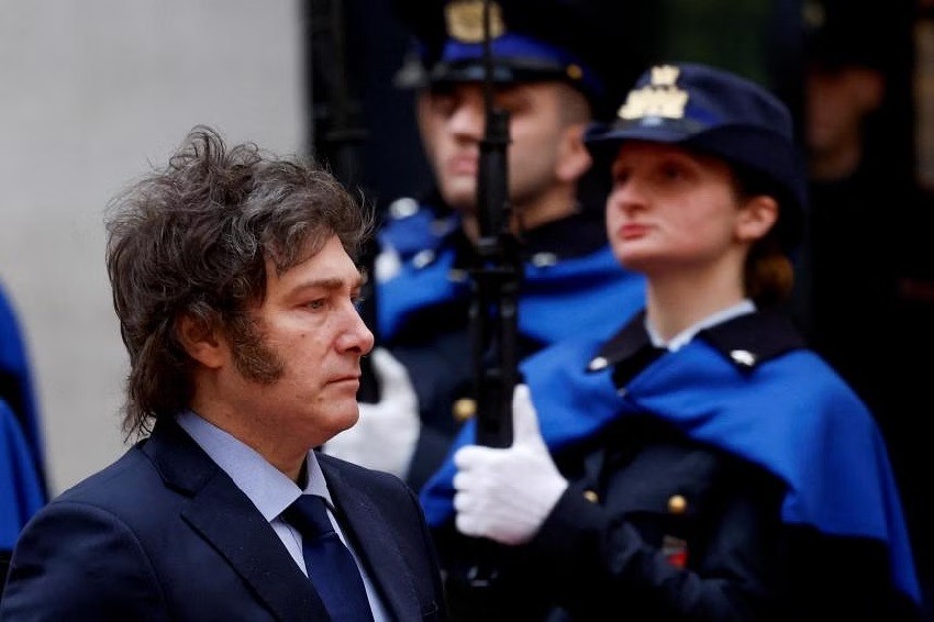 Kỷ luật 'thép' với chính sách 'thắt lưng buộc bụng', lần đầu tiên sau hơn 10 năm, kinh tế Argentina đạt được điều này. (Nguồn: Reuters) Kỷ luật 'thép' với chính sách 'thắt lưng buộc bụng', lần đầu tiên sau hơn 10 năm, kinh tế Argentina đạt được điều này. (Nguồn: Reuters)