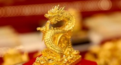 Giá vàng hôm nay 3/4/2024: Giá vàng thế giới tăng dựng đứng, vàng nhẫn 'củng cố vị thế' chưa từng có, nhà đầu tư sẵn sàng nhảy vào gom hàng