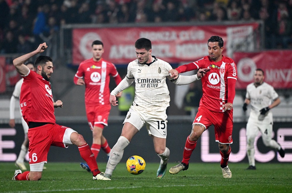 Làm khách trên sân Monza, AC Milan quyết tâm giành 3 điểm để vượt qua mặt, giành vị trí thứ 2 trên bảng xếp hạng Serie A 2023/24.